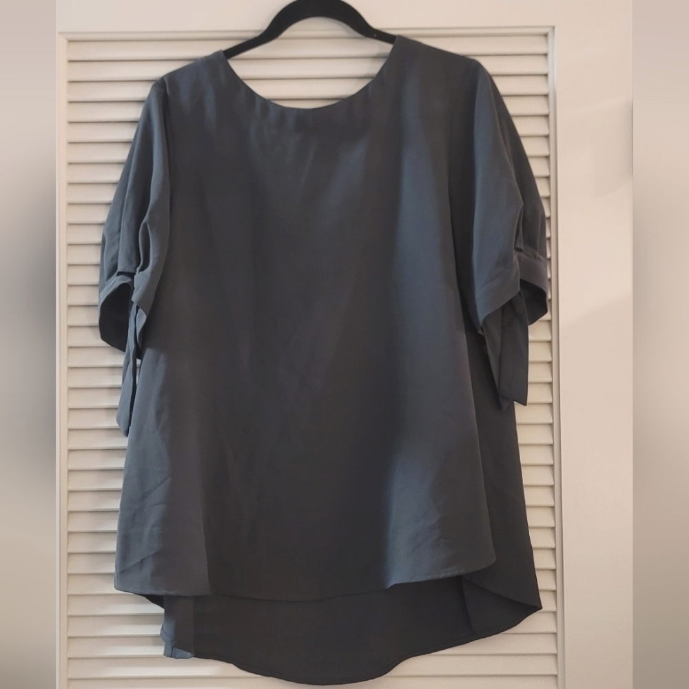 Everleigh - Grey High-Low Tie Sleeve Loose-Fit Top